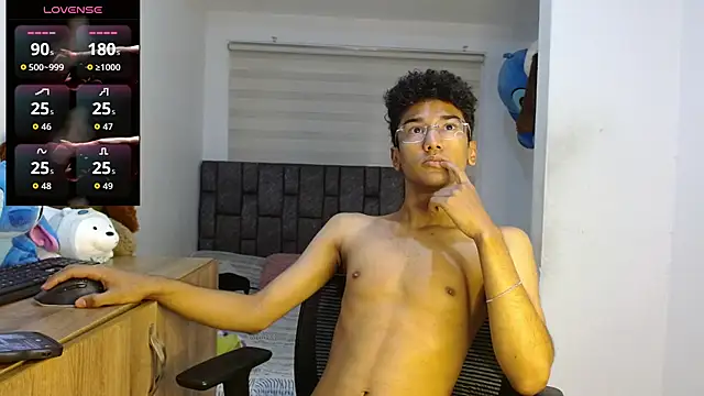 Snapshot of harrytwink18 chatting on 09-12-25, 04:07 harrytwink18 online show from 09-12-25, 04:07