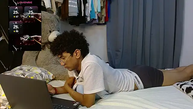 harrytwink18 online show from 04-08-26, 02:33