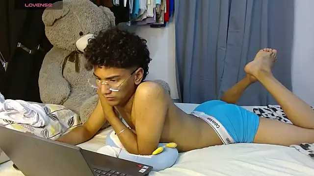 harrytwink18 online show from 04-14-26, 06:58