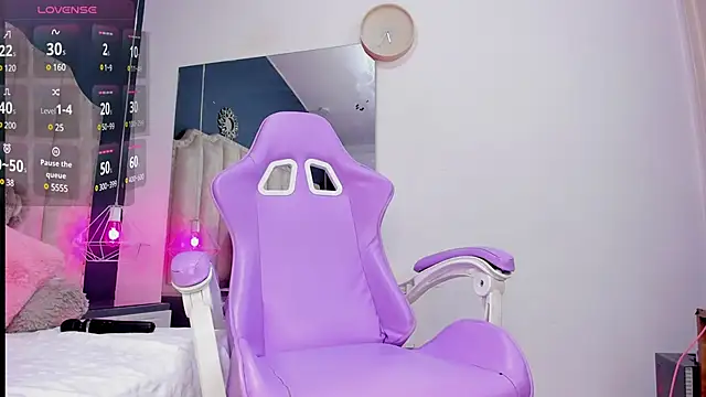 Snapshot of IsabellaBromsS chatting on 12-17-24, 12:34 IsabellaBromsS online show from 12-17-24, 12:34