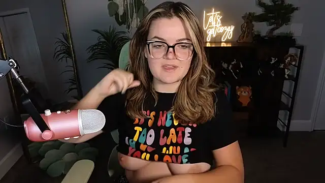 Snapshot of rodeobrii chatting on 10-14-25, 01:50 rodeobrii online show from 10-14-25, 01:50