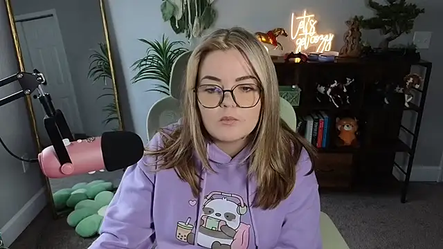 Snapshot of rodeobrii chatting on 10-18-25, 04:19 rodeobrii online show from 10-18-25, 04:19