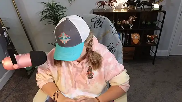 Snapshot of rodeobrii chatting on 11-25-25, 12:43 rodeobrii online show from 11-25-25, 12:43