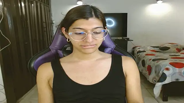 Snapshot of engielphoenis14 chatting on 05-20-26, 01:23 engielphoenis14 online show from 05-20-26, 01:23
