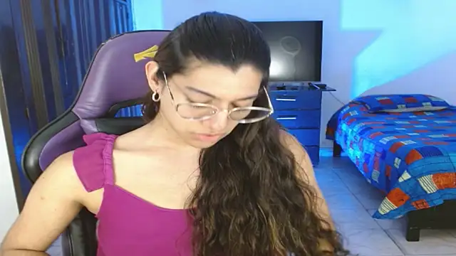 Snapshot of engielphoenis14 chatting on 06-09-26, 10:43 engielphoenis14 online show from 06-09-26, 10:43