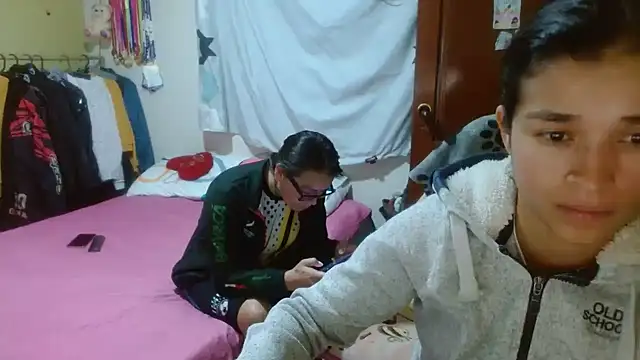 Snapshot of clayre_and_jill chatting on 10-15-25, 04:45 clayre and jill online show from 10-15-25, 04:45