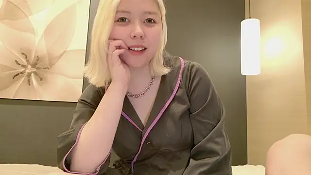 Snapshot of NANAchan_R chatting on 02-20-25, 12:15 NANAchan R online show from 02-20-25, 12:15