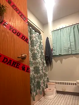 Snapshot of Lilsmokeshow017 chatting on 09-28-25, 01:33 Lilsmokeshow017 online show from 09-28-25, 01:33