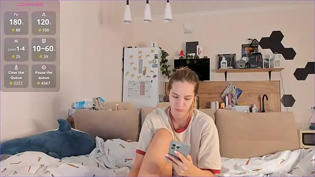 Girl alone home online show from 09-26-25, 03:32