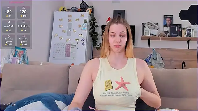 Girl alone home online show from 04-25-26, 01:41