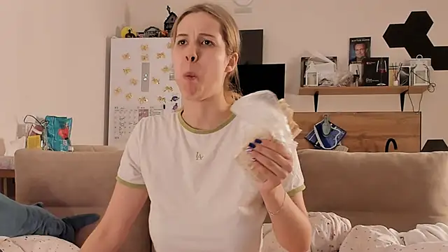 Girl alone home online show from 05-29-26, 04:49