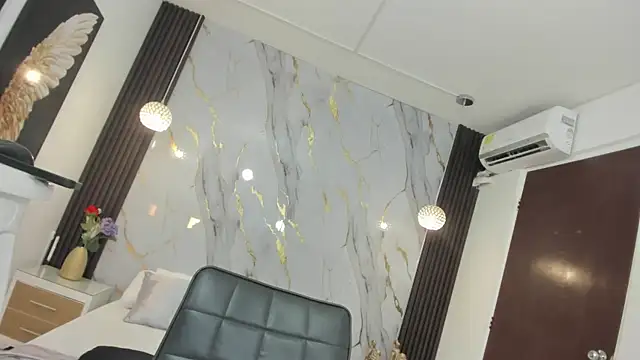 Snapshot of Tiff_Valentine chatting on 02-01-25, 11:06 Tiff Valentine online show from 02-01-25, 11:06