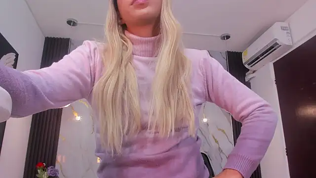 Snapshot of Tiff_Valentine chatting on 02-02-25, 11:19 Tiff Valentine online show from 02-02-25, 11:19