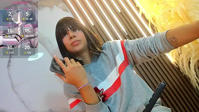 Snapshot of Tiff_Valentine chatting on 03-17-25, 09:45 Tiff Valentine online show from 03-17-25, 09:45