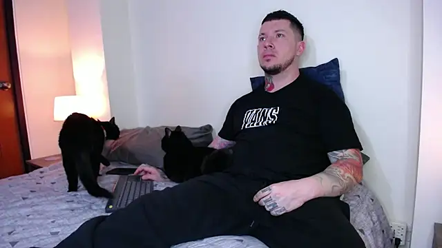 Snapshot of Adam_tatto chatting on 01-21-25, 02:43 Adam tatto online show from 01-21-25, 02:43