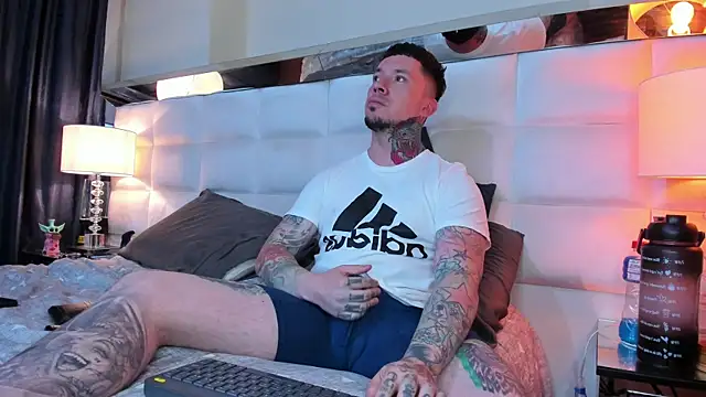 Snapshot of Adam_tatto chatting on 10-08-25, 04:54 Adam tatto online show from 10-08-25, 04:54