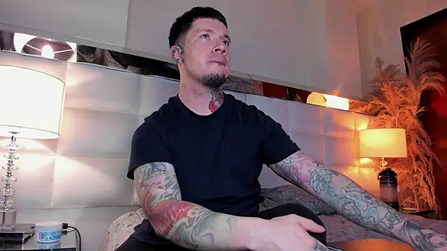 Snapshot of Adam_tatto chatting on 11-13-25, 04:33 Adam tatto online show from 11-13-25, 04:33