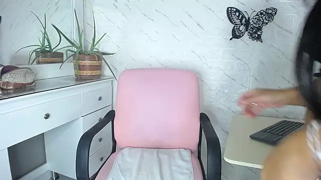 Snapshot of Saritatellez chatting on 03-10-25, 10:13 Saritatellez online show from 03-10-25, 10:13