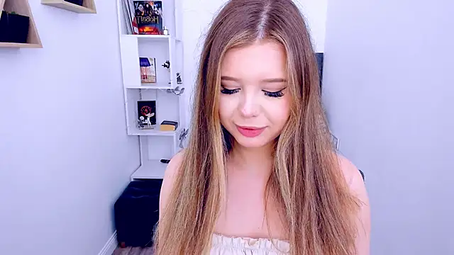 Snapshot of FollowLovee chatting on 01-08-25, 08:29 FollowLovee online show from 01-08-25, 08:29