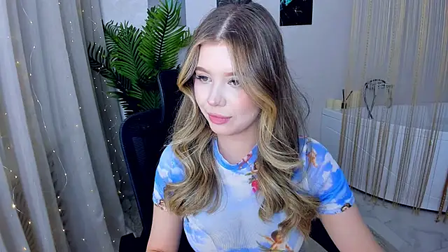 Snapshot of FollowLovee chatting on 02-02-25, 07:57 FollowLovee online show from 02-02-25, 07:57