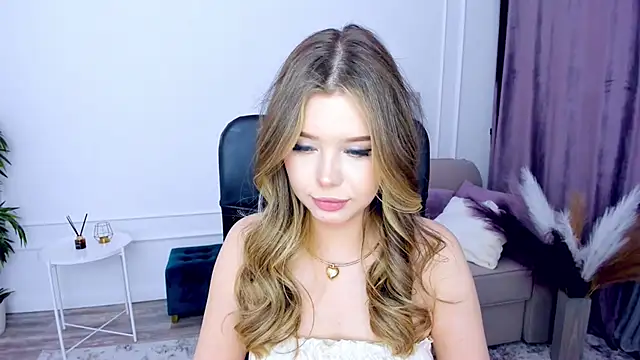 Snapshot of FollowLovee chatting on 02-07-25, 10:41 FollowLovee online show from 02-07-25, 10:41