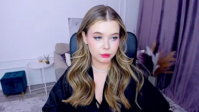 Snapshot of FollowLovee chatting on 02-21-25, 10:37 FollowLovee online show from 02-21-25, 10:37