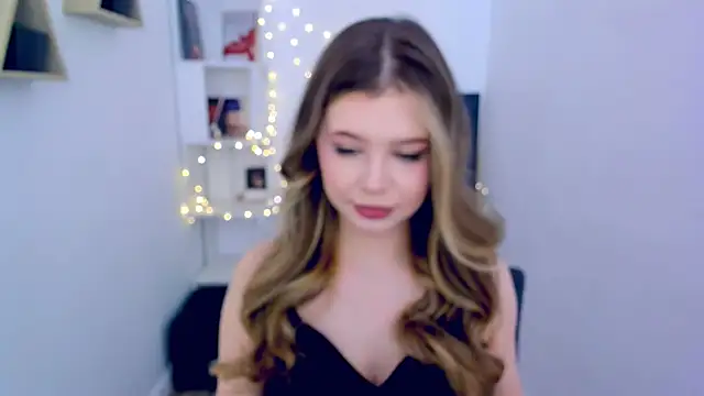 Snapshot of FollowLovee chatting on 03-19-25, 11:39 FollowLovee online show from 03-19-25, 11:39