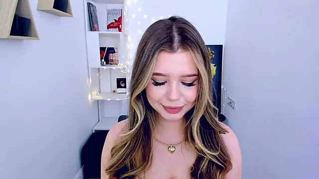 Snapshot of FollowLovee chatting on 03-19-25, 05:50 FollowLovee online show from 03-19-25, 05:50