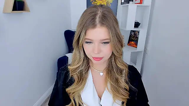 Snapshot of FollowLovee chatting on 09-26-25, 12:42 FollowLovee online show from 09-26-25, 12:42