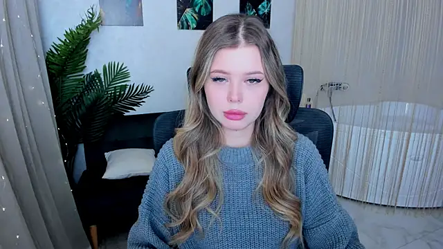 Snapshot of FollowLovee chatting on 09-27-25, 06:35 FollowLovee online show from 09-27-25, 06:35