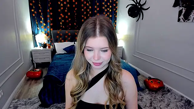 Snapshot of FollowLovee chatting on 10-15-25, 07:47 FollowLovee online show from 10-15-25, 07:47