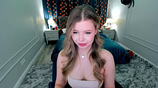 Snapshot of FollowLovee chatting on 10-24-25, 08:05 FollowLovee online show from 10-24-25, 08:05