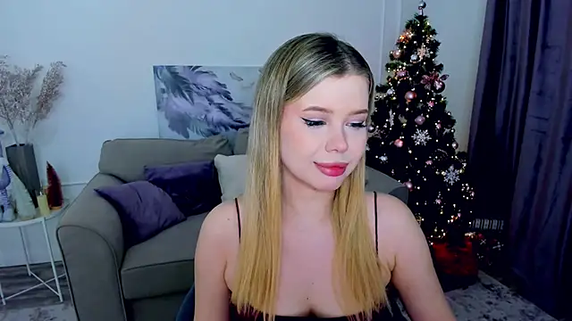 Snapshot of FollowLovee chatting on 12-05-25, 07:43 FollowLovee online show from 12-05-25, 07:43