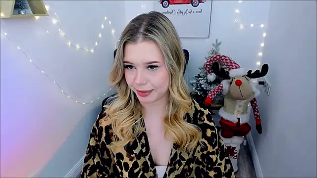 Snapshot of FollowLovee chatting on 12-13-25, 07:53 FollowLovee online show from 12-13-25, 07:53