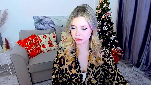 Snapshot of FollowLovee chatting on 12-14-25, 07:29 FollowLovee online show from 12-14-25, 07:29