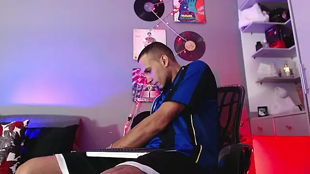 MagnusFrost online show from 01-04-25, 04:33