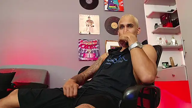 MagnusFrost online show from 01-11-25, 04:59