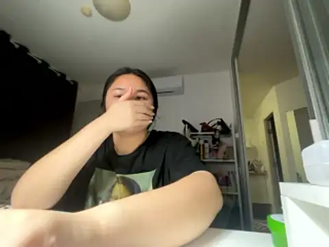 Snapshot of iamMalixxx chatting on 01-18-26, 01:04 iamMalixxx online show from 01-18-26, 01:04