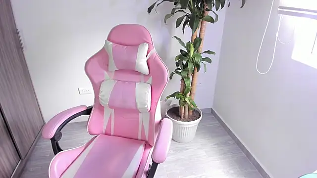 Sofi Martinezz0 online show from 10-22-25, 03:34