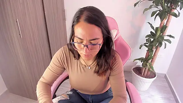 Sofi Martinezz0 online show from 10-23-25, 05:01