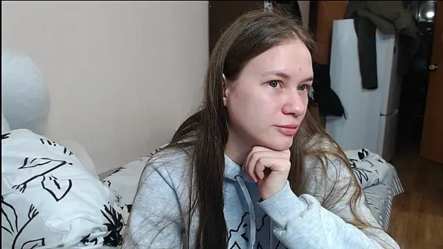 leila bambi  online show from 12-25-24, 09:11