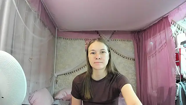 leila bambi  online show from 04-01-26, 05:54