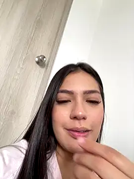 Latina vanessa online show from 11-16-25, 04:34