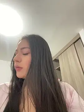 Latina vanessa online show from 11-24-25, 11:37