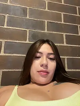 Snapshot of Latina_vanessa chatting on 06-22-26, 11:46 Latina vanessa online show from 06-22-26, 11:46