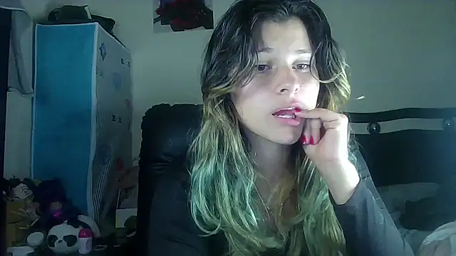 Snapshot of Elith_20 chatting on 03-16-25, 08:32 Elith 20 online show from 03-16-25, 08:32