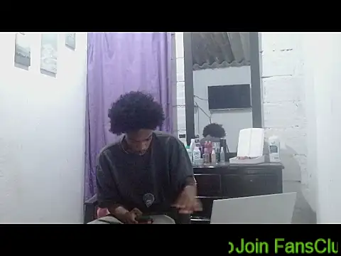 Snapshot of Larry-n-clouds chatting on 04-26-26, 11:02 Larry-n-clouds online show from 04-26-26, 11:02