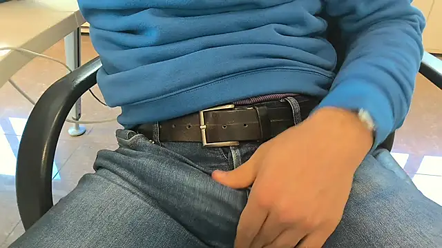 alessandroman2114 online show from 11-06-25, 11:33