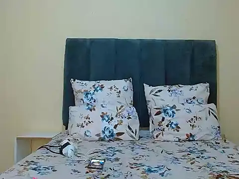 curvycloe1 online show from 04-24-26, 09:01