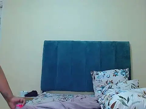 curvycloe1 online show from 04-26-26, 06:22